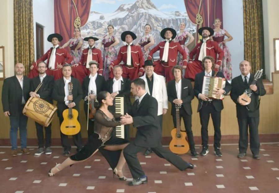 MUSICOS/ El próximo viernes iniciarán la gira. GRUPO./ El elenco que actuará en el festival portugués.