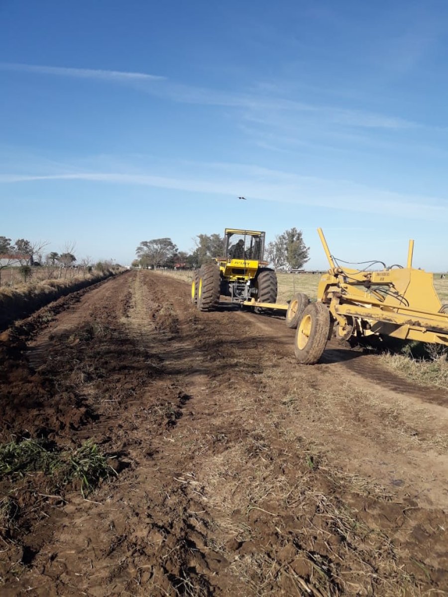 FOTO PRENSA COMUNA// MARCELO BOCCO./ Titular del gobierno local impulsa obras que favorezcan a la comunidad. CAMINOS RURALES./ Es gran preocupaci&oacute;n mantenerlos en estado de transitabilidad.
