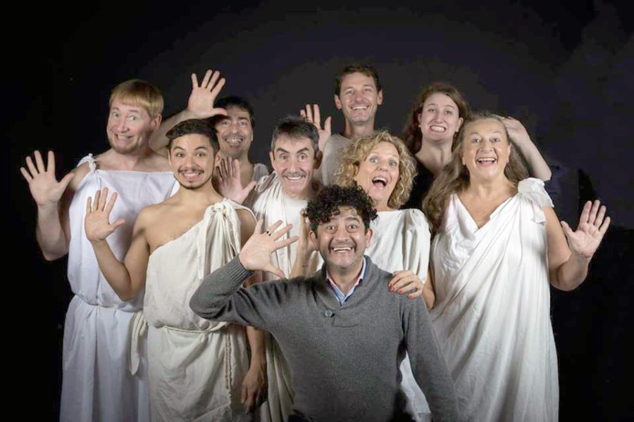 FOTO PRENSA LASSERRE// ESCENA./ Un cuadro de una de las propuestas para el fin de semana. A PURO TEATRO./ Durante dos jornadas la institución de Bv. Lehmann ofrecerá distintas propuestas.
