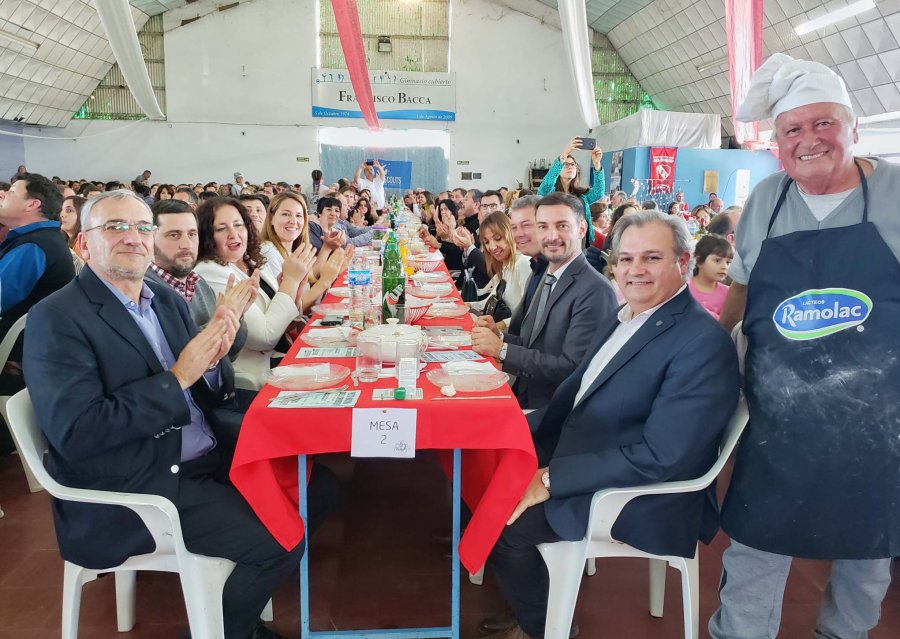 FOTO PRENSA AC// AUTORIDADES./ Alcides Calvo, Pablo Far&iacute;as, Fabio Barbero, junto a Esteban Coraglia y otros mandatarios.