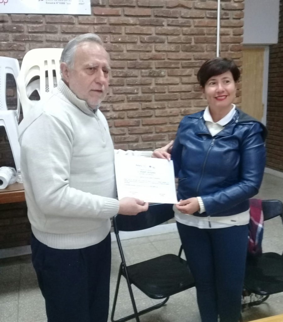 FOTO PRENSA ROTARY// ENTREGA. Se concret&oacute; el pasado lunes en barrio Cooperativo.