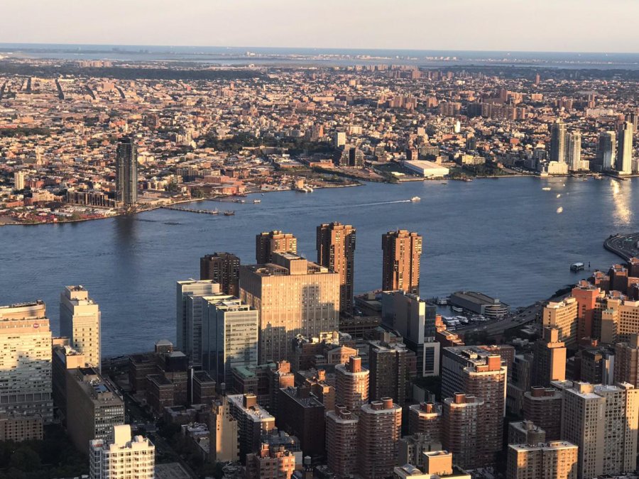 FOTOS S. BOSCHETTO VISTA PANORAMICA. As&iacute; se ve la imponente ciudad de Nueva York desde el espectacular Empire State.   RASCACIELOS. La notable construcci&oacute;n conmueve admirarla desde las veredas.