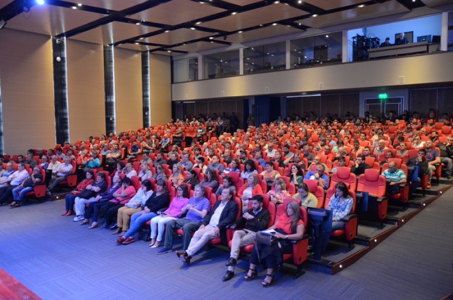 FOTO  PRENSA ATILRA// AUDITORIO./ Luci&oacute; totalmente colmado con una concurrencia que provino de una amplia regi&oacute;n.