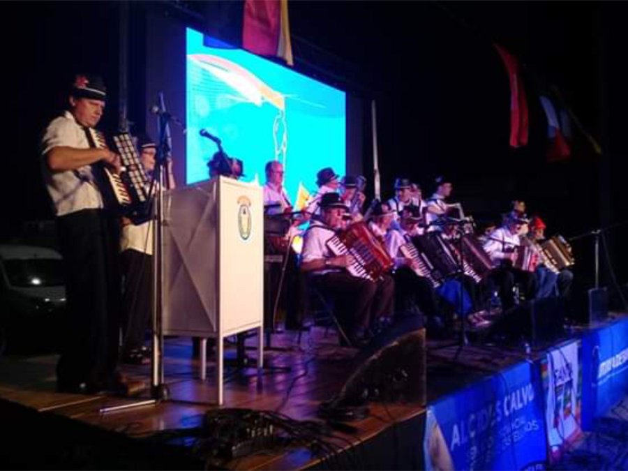 ACORDEONES SOLIDARIOS// Los rafaelinos brillaron en el escenario de Estaci&oacute;n Clucellas.
