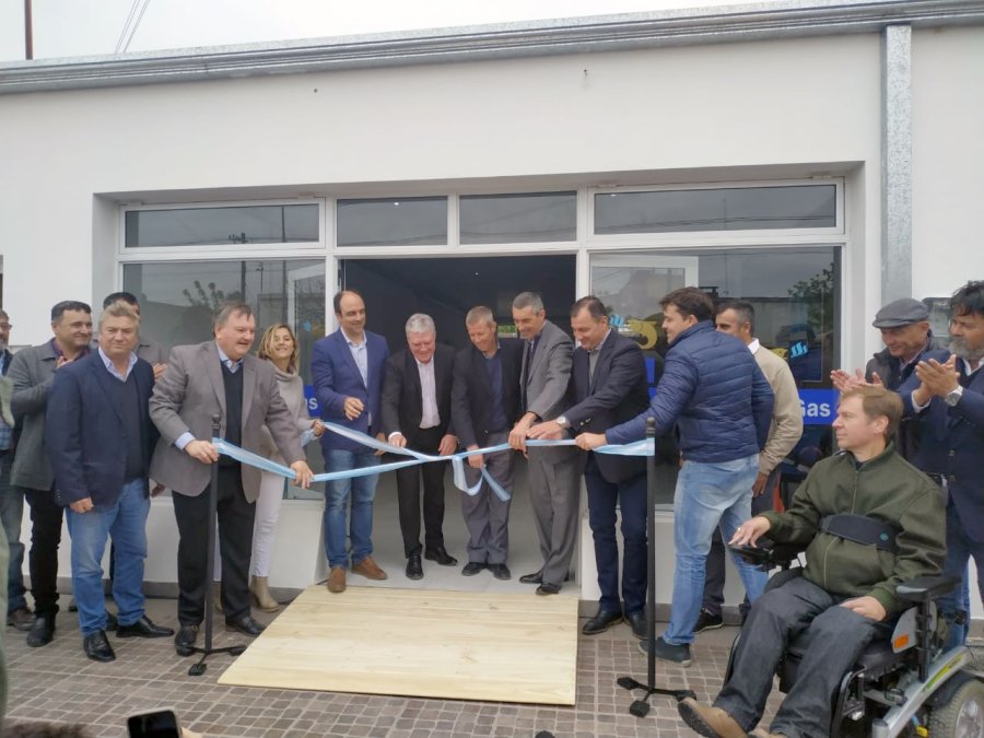 FOTO PRENSA MUNICIPALIDAD// INAUGURACION./ Las autoridades durante el tradicional corte de cintas.