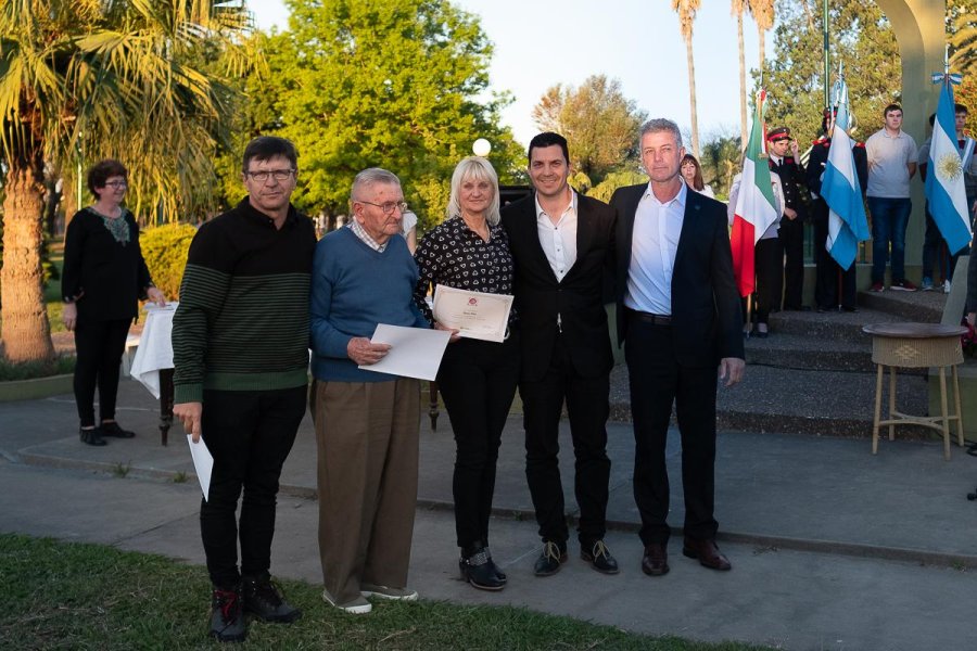 FOTO M. MORENO  CELEBRACION. Gustavo Bonino (sobrino), Rodolfo Bonino, Rita Bonino (hija); Mauro Gilabert y Omar Mart&iacute;nez.