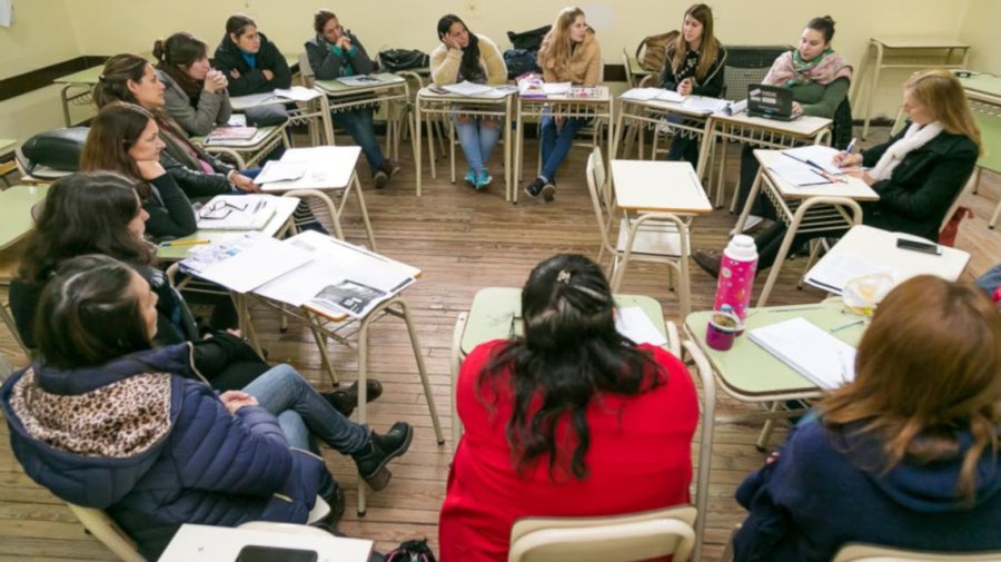 FOTO SCS// ESCUELA ABIERTA// La formaci&oacute;n permanente lleg&oacute; a todos los docentes provinciales.