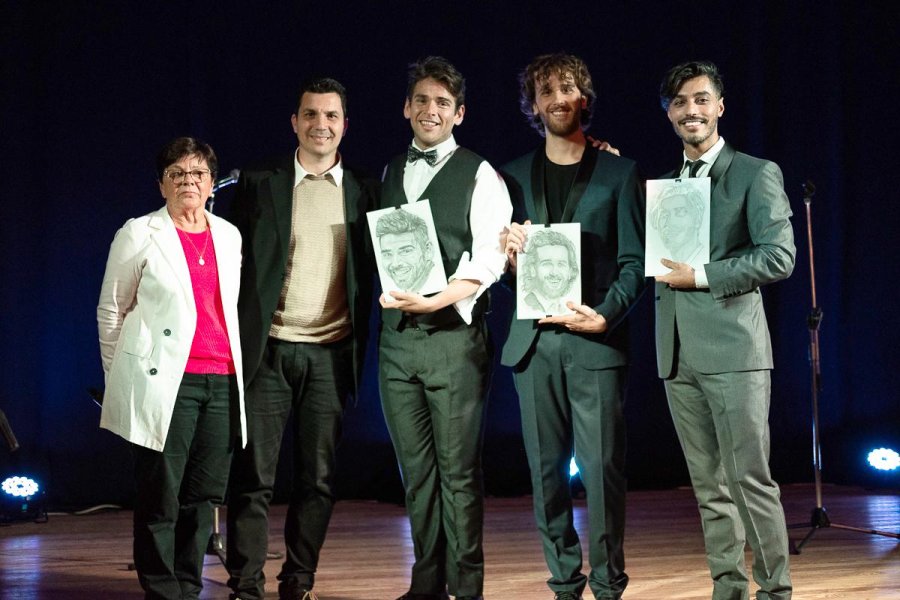 FOTO M.MORENO// ENTREGA./Pety Afuinaga, Mauro Gilabert y NoiALTRI (Facundo &ndash; Ignacio y Nicol&aacute;s)