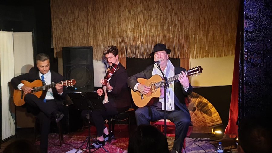 FOTO J. BARRERA// MELANIA YOSSEN Y SERGIO GRAZIOLI./ Dos de los rafaelinos que compusieron la delegaci&oacute;n, entusiasmados resaltaron la experiencia. EN PERPIGNAN./ Tr&iacute;o "Tango Folk" en su presentaci&oacute;n. NUESTRAS RAICES. En Teatro das Figuras de la ciuda