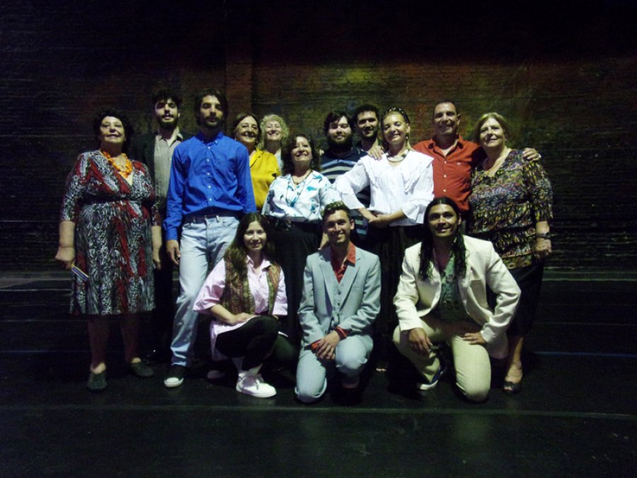 FOTO PRENSA CCR// ELENCO./ El grupo que da vida al nuevo trabajo teatral.