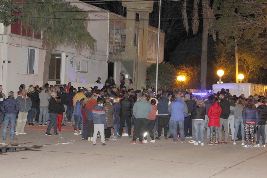FOTO F. MELCHIORI// MOVILIZACION./ As&iacute; se manifestaron los sunchalenses en el atardecer del domingo.