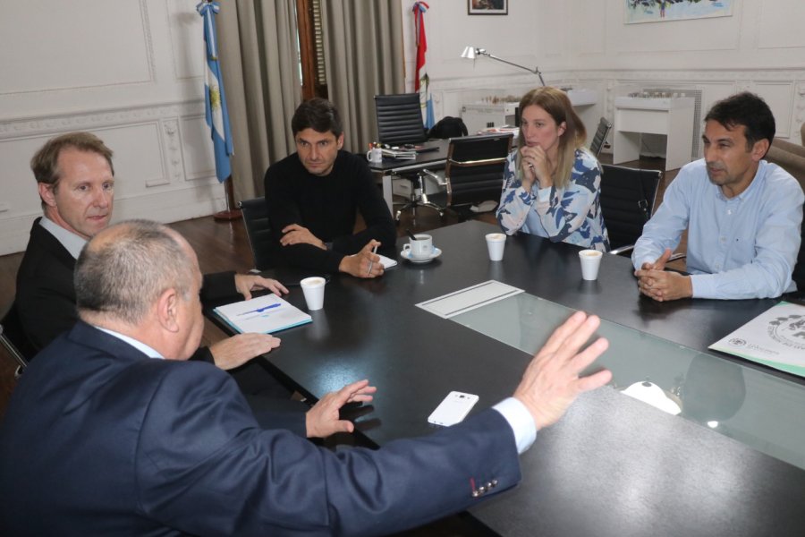 FOTO COMUNICACION// EN ROSARIO./ Un momento del encuentro celebrado en la oficina del ministro Pullaro.