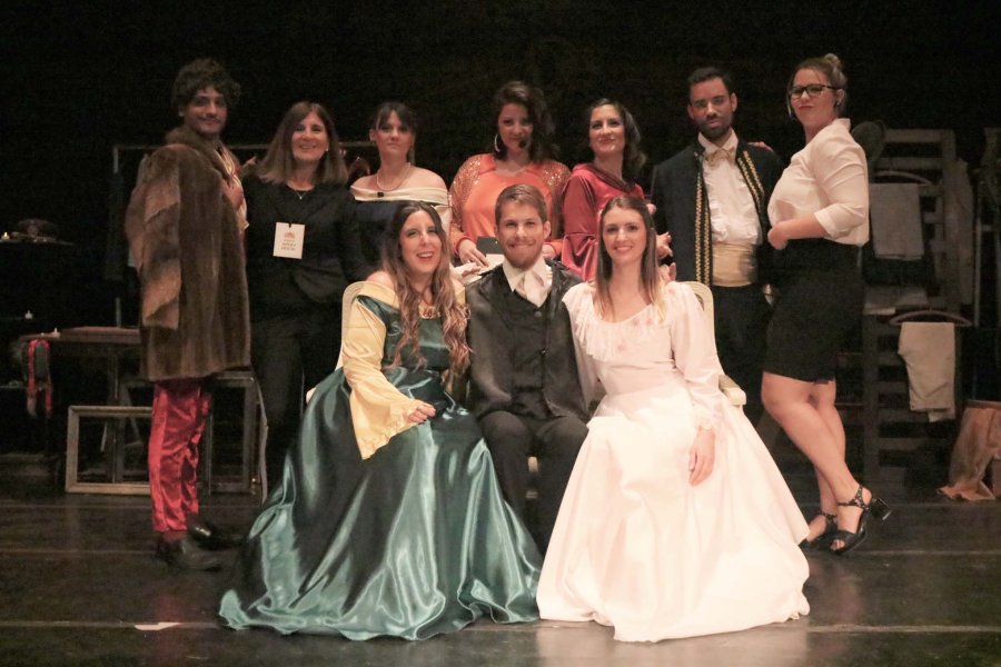 FOTO PRENSA GRUPO// FINAL./ El elenco en el &uacute;ltimo tramo de la representaci&oacute;n.