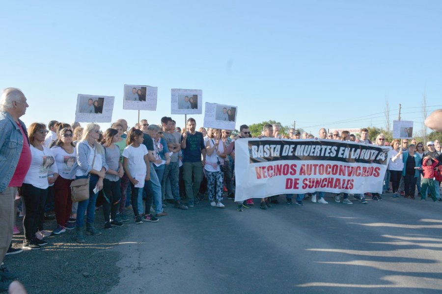 FOTO COMUNICACION// MANIFESTANTES./ El pasacalle remarca el sentido de la movilizaci&oacute;n.