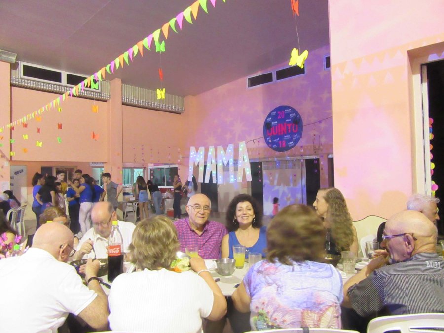 ENCUENTRO./ Vista parcial del sal&oacute;n donde se desarroll&oacute; la fiesta.