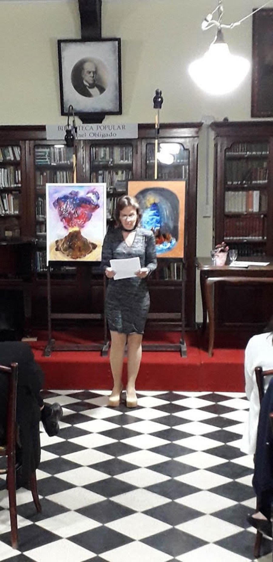 PREMIO/ La escritora al recibir su distinci&oacute;n.