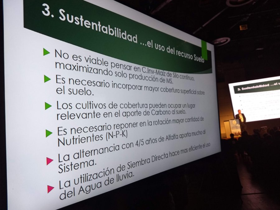 FOTO ARCHIVO GUSTAVO OLIVERIO. Su palabra fue escuchada con marcada atención. FOTO INTERNET SUSTENTABILIDAD. Uno de los temas desarrollados.