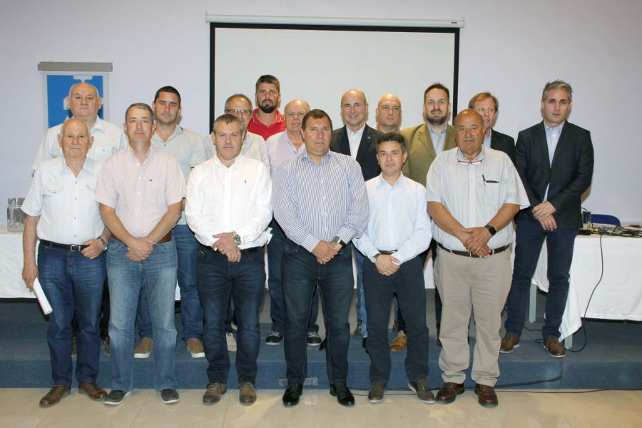 FOTO F. MELCHIORI// CONSEJO DE ADMINISTRACION// El grupo que comandar&aacute; la actividad de la Cooperativa de Agua Potable en el nuevo mandato.