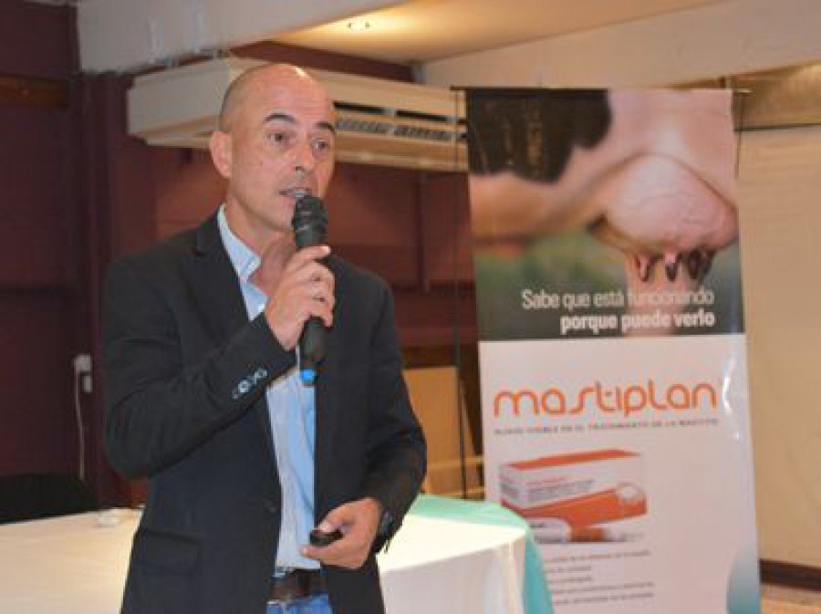 FOTO INTERNET GABRIEL CALDERON. Se refirió a bondades de un nuevo producto. FOTO INTERNET SALVADOR DI STEFANO. Habló de "dólares" y "trabajo".