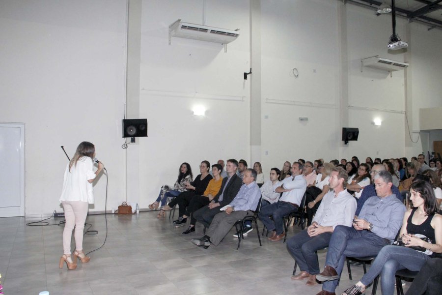 FOTO F. MELCHIORI// ENCUENTRO./ Un sal&oacute;n colmado respald&oacute; la convocatoria.