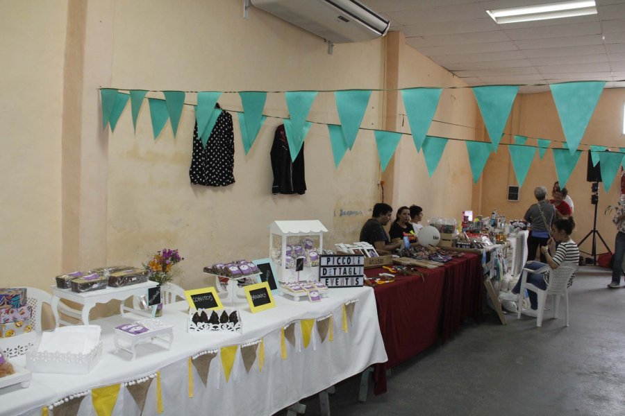 FOTO F. MELCHIORI// FERIA./ Vista parcial de la actividad desarrollada el domingo en la vecinal del barrio Sur