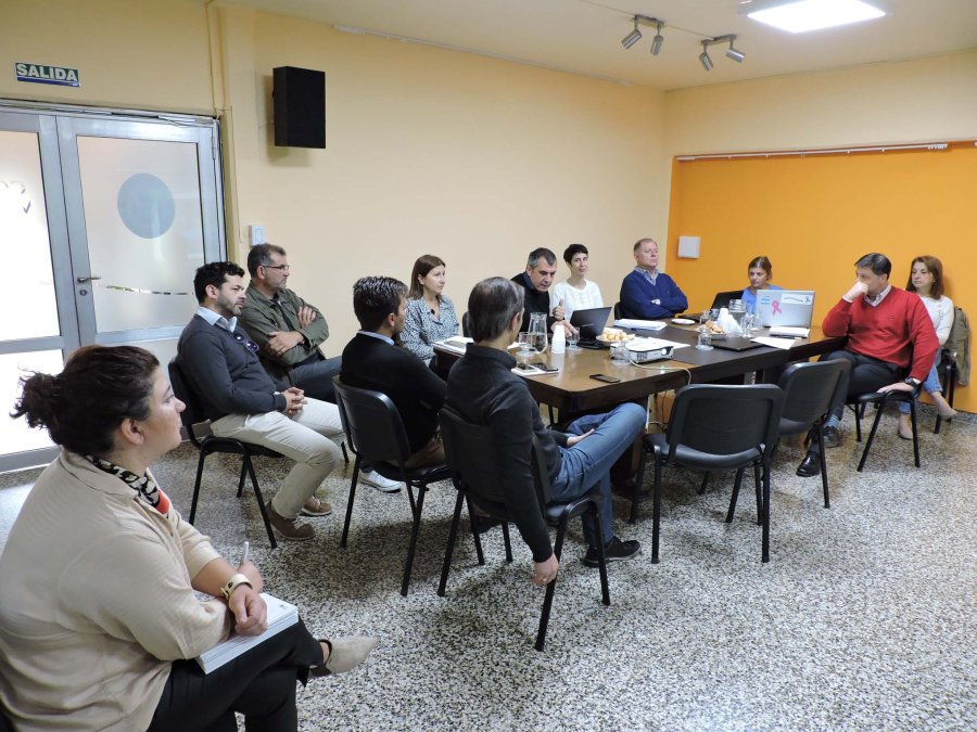 FOTO PRENSA CONCEJO// INFORME./Los ediles oyendo a integrantes de la Secretar&iacute;a de Obras.