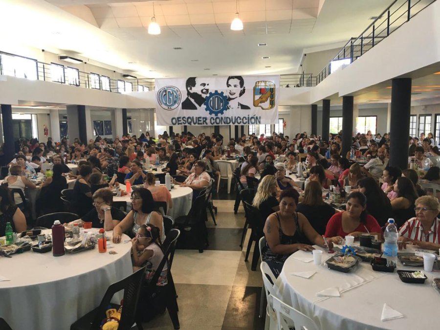 FOTO PRENSA UOM// TE BINGO./ Masiva respuesta a la convocatoria gremial.
