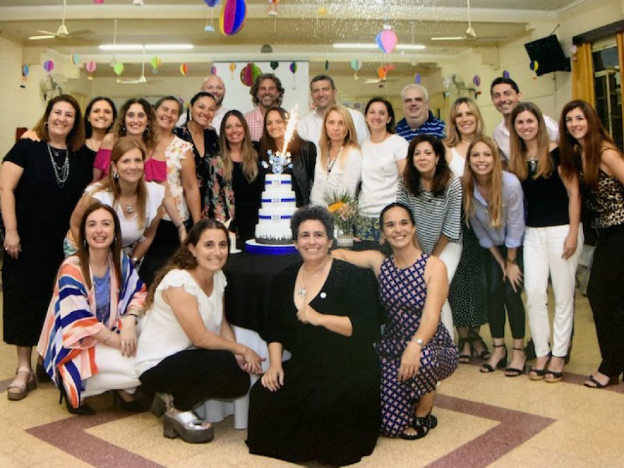 FOTO PRENSA CENTRO// BODAS DE ORO Y DE PLATA//Quienes cumplieron cincuenta y veinticinco a&ntilde;os de su egreso en un momento de la reciente celebraci&oacute;n.