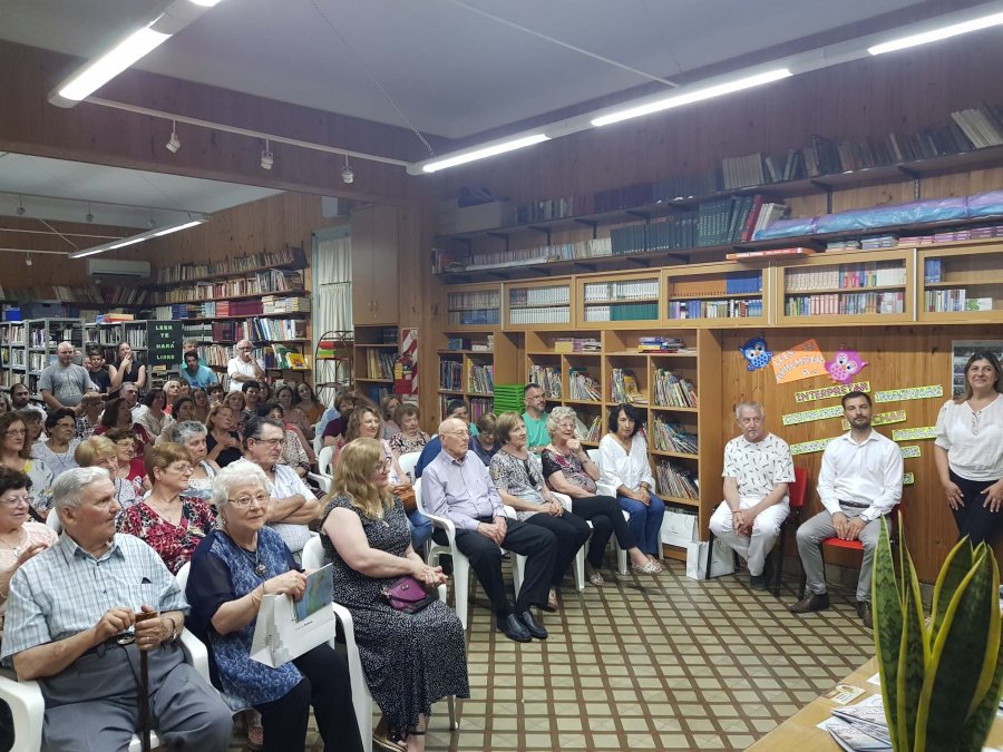 FOTOPRENSA COMUNA// PRESENTACI&Oacute;N./ Una sala absolutamente colmada fue el marco ideal para el acto cultural. FIESTA DE LOS PUEBLOS.// El Ente Cultural Santafesino llev&oacute; a cabo el pasado lunes la Fiesta de los Pueblos en Rosario.