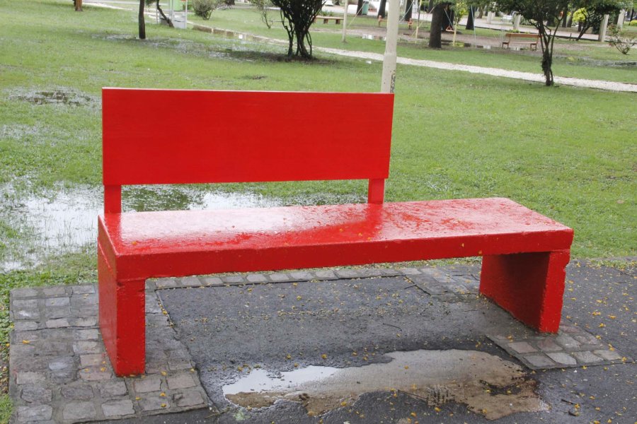 FOTO F. MELCHIORI// BANCO ROJO./ Est&aacute; ubicado en la plaza Libertad, frente a la parroquia San Carlos Borromeo.