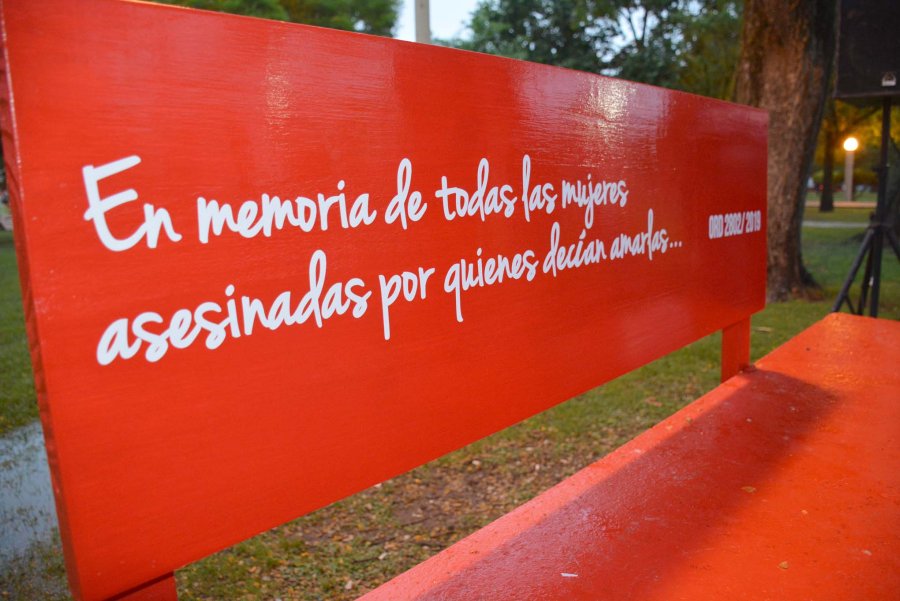 FOTO COMUNICACION// BANCO ROJO// Est&aacute; ubicado en la plaza Libertad, frente a la parroquia San Carlos. CEREMONIA./ Un momento del acto desarrollado el pasado lunes.
