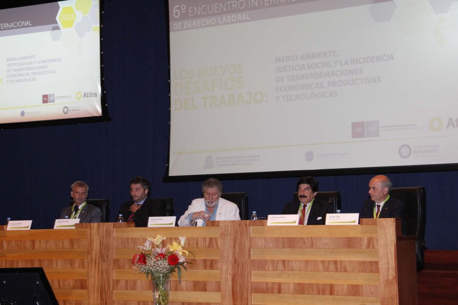 FOTO F. MELCHIORI// APERTURA./ Enrique Soffietti, Diego Guirao, H&eacute;ctor Luis Ponce, Lorenzo Gneco y Javier Aga. AUDITORIO./ Como siempre luci&oacute; absolutamente colmado.