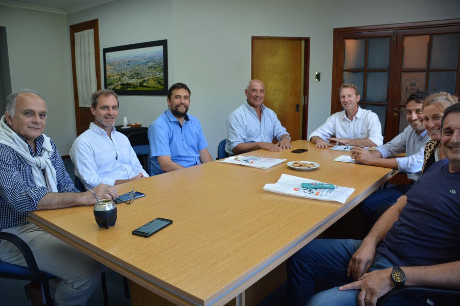 FOTO COMUNICACION// CONVENIO//Los involucrados en la firma del acuerdo durante el reciente encuentro.