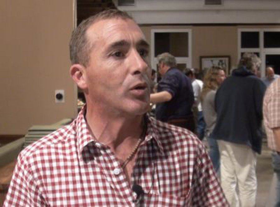 FOTO INTERNET PABLO R. PAGELLA. Con orgullo muestra un importante logro.  FOTO ARCHIVO TERNERA. Un animal similar se convierte en una de las mejores.