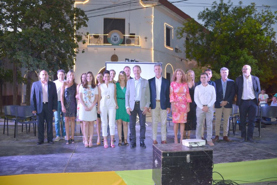 FOTO COMUNICACI&Oacute;N// EQUIPO./ Gonzalo Toselli junto a su gabinete renovado