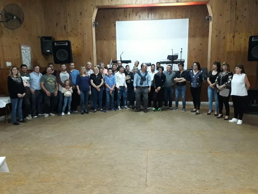 FOTO PRENSA SOC. RURAL// CENA A BENEFICIO./ Representantes de los establecimientos educativos rurales del distrito Sunchales.