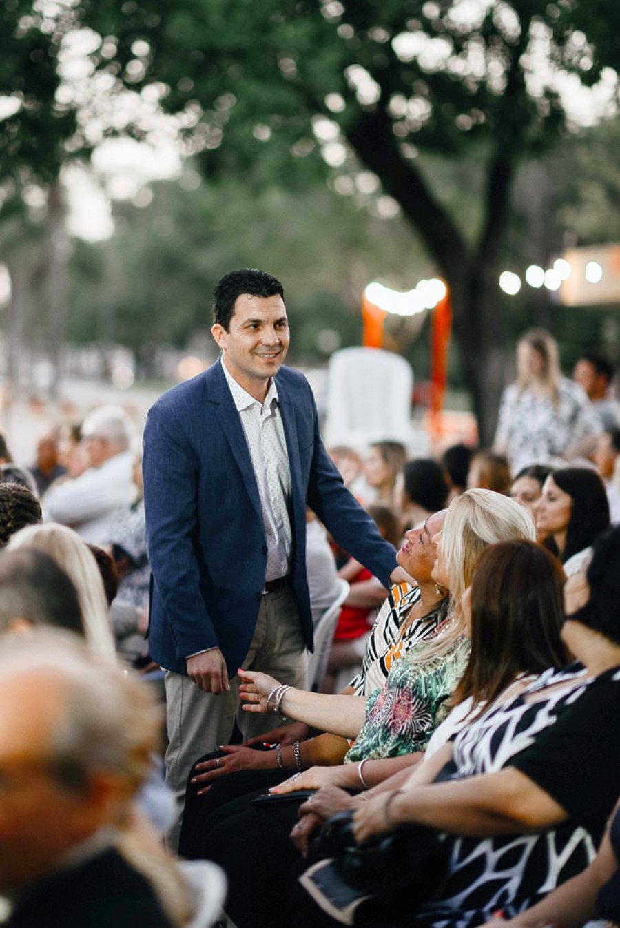 FOTO M. MORENO// EN LA ASUNCI&Oacute;N./ Mauro Gilabert saludando a la concurrencia.