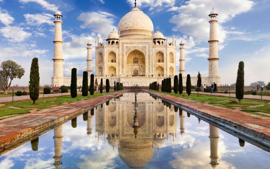 FOTO INDIAMAGICA.COM// TAJ MAHAL./ Soberbia vista del cl&aacute;sico monumento funerario de India. FOTO LA SOCIEDADGEOGRAFICA.COM// DELHI./ Es la puerta de ingreso a este gran pa&iacute;s.