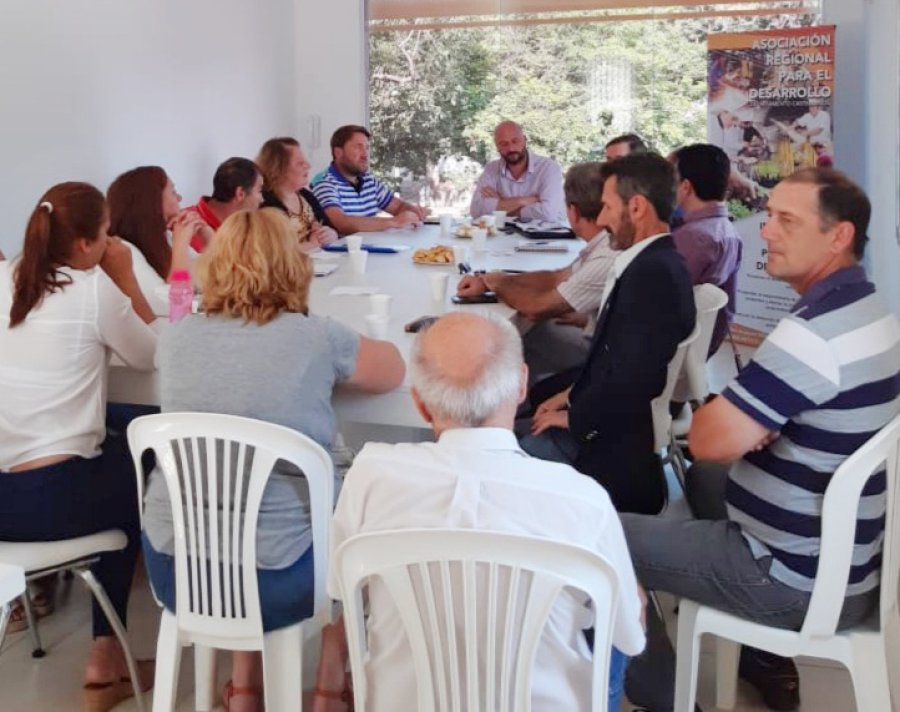 FOTO PRENSA AC// REUNION/ El encuentro  tuvo vigencia en la v&iacute;spera en la sede rafaelina. ENCUENTRO./ Los integrantes de la directiva durante las deliberaciones.
