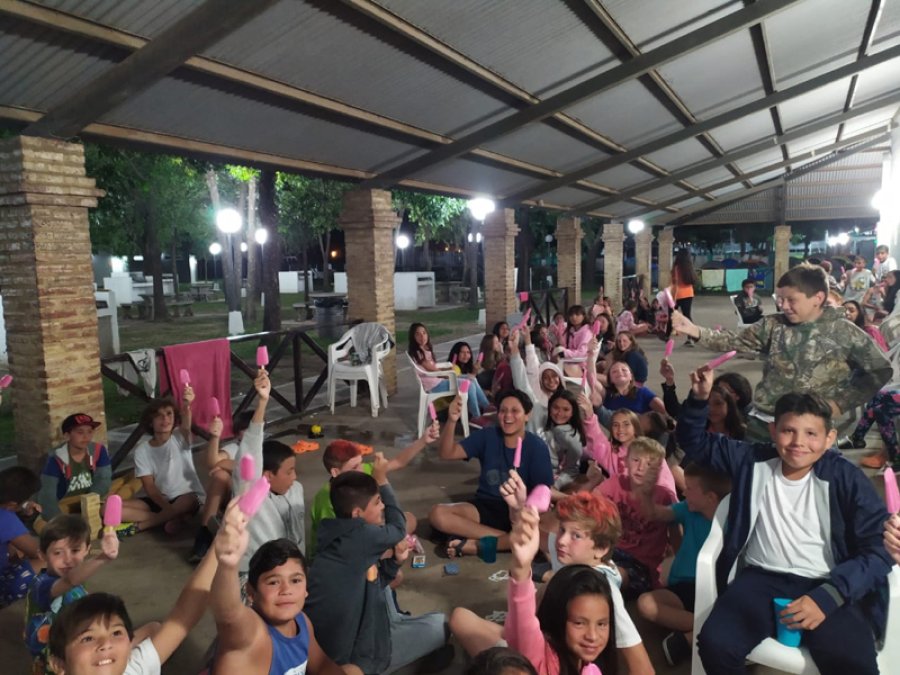 FOTOS PRENSA SEOM// COLONOS./ En el complejo recreativo confraternizaron y disfrutaron a pleno las propuestas que se les ofrece en el mismo. CAMPAMENTO./ Durante dos jornadas los niños desarrollaron juegos, deportes y diversión.