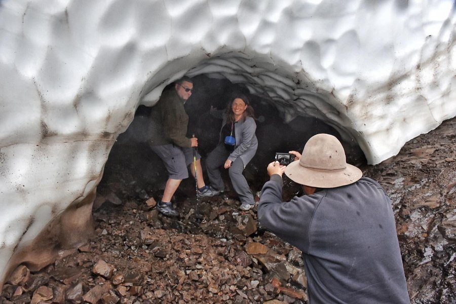 FOTOS SECRETAR&Iacute;A DE TURISMO Y PRODUCCI&Oacute;N// T&Uacute;NELES DE HIELO// Un convocante atractivo que se registra en la cumbre del cerro La Torta. TRAVES&Iacute;A./imponente espect&aacute;culo natural que atrae a viajeros de distintos puntos del orbe.