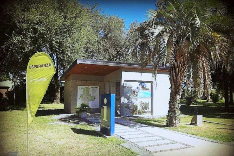 OFICINA DE TURISMO//Est&aacute; a disposici&oacute;n del visitante para evacuar cualquier duda.