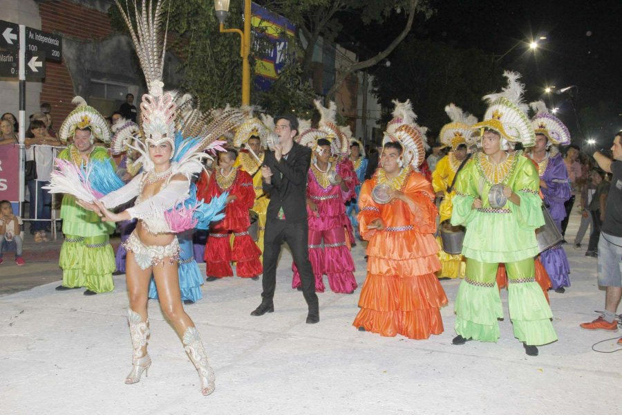 FOTO ARCHIVO// COMPARSAS./ Indudablemente el eje del carnaval sunchalense, volver&aacute;n a desplegar ritmo , brillo y color en el cors&oacute;dromo.