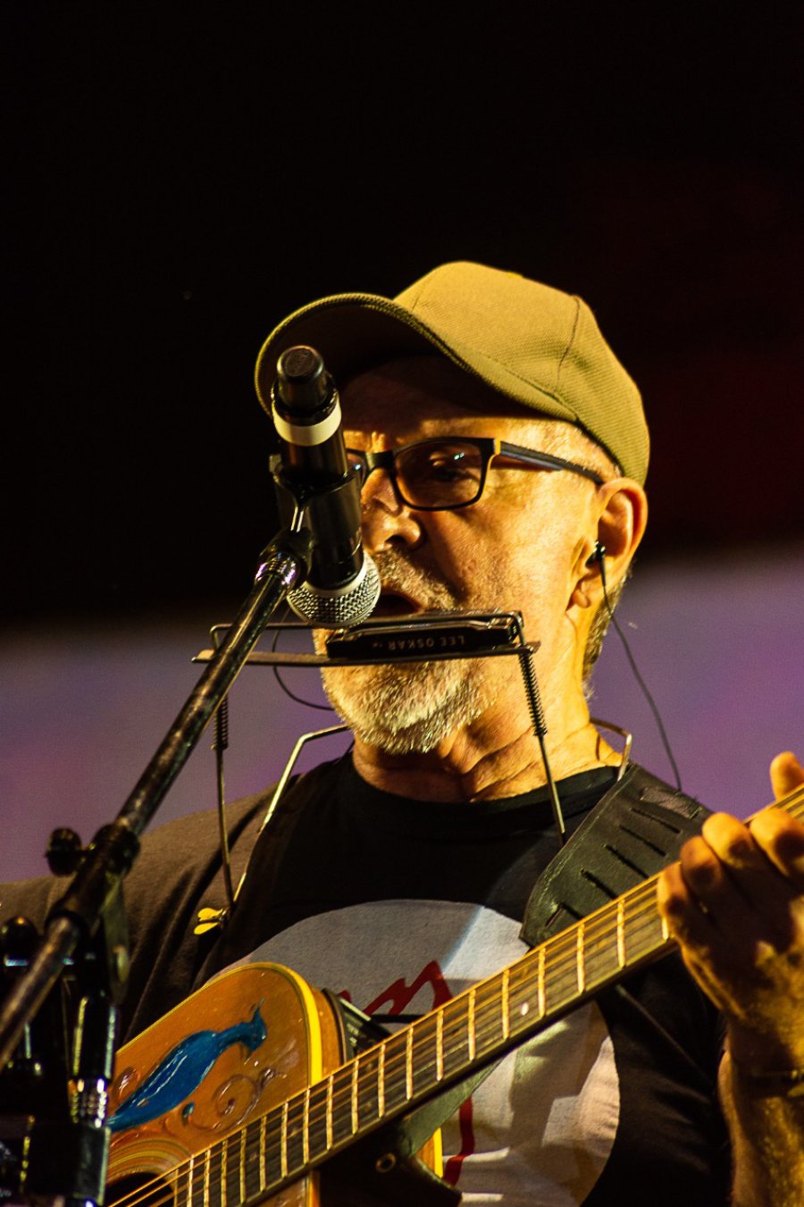 FOTO G. SANCHEZ COMPAÑERO. Nito Mestre, su viejo ladero de Sui Generis, abrió el homenaje a Charly en el Cosquín Rock. FOTO G. SANCHEZ CIERRE DE LUJO. León Gieco le puso el broche a una jornada en la que Charly García estuvo presente sin subir al esc
