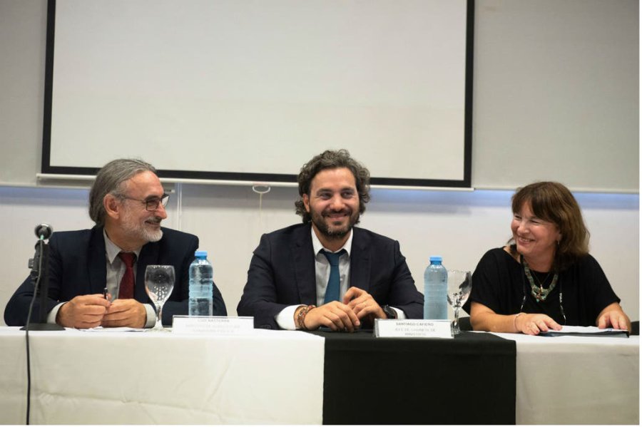 FOTO INTERNET REUNIDOS. Luis Basterra, Santiago Cafiero y Susana Mirassou.  FOTO INTERNET "BUENA ONDA". Se asegura que existe entre funcionarios del Gobierno, y la presidenta del INTA.
