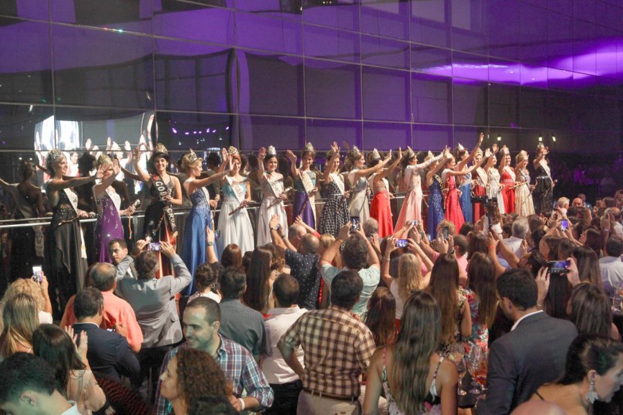 FOTO PRENSA GSS// REINAS DEPARTAMENTALES// Las bellezas present&aacute;ndose en la fiesta nacional. AUTORIDADES DE LA ASEGURADORA//Ulises Mendoza, Alejandro Sim&oacute;n, Eduardo Reixach,  y Carlos Ingaramo.