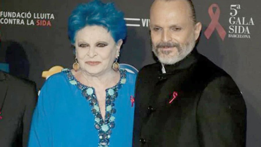 FOTO TELESHOW// LUC&Iacute;A Y MIGUEL BOS&Eacute;// Madre e hijo posando.