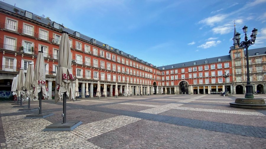 FOTO EFE MADRID. Una imagen desolada de la Plaza Mayor de la capital de Espa&ntilde;a.