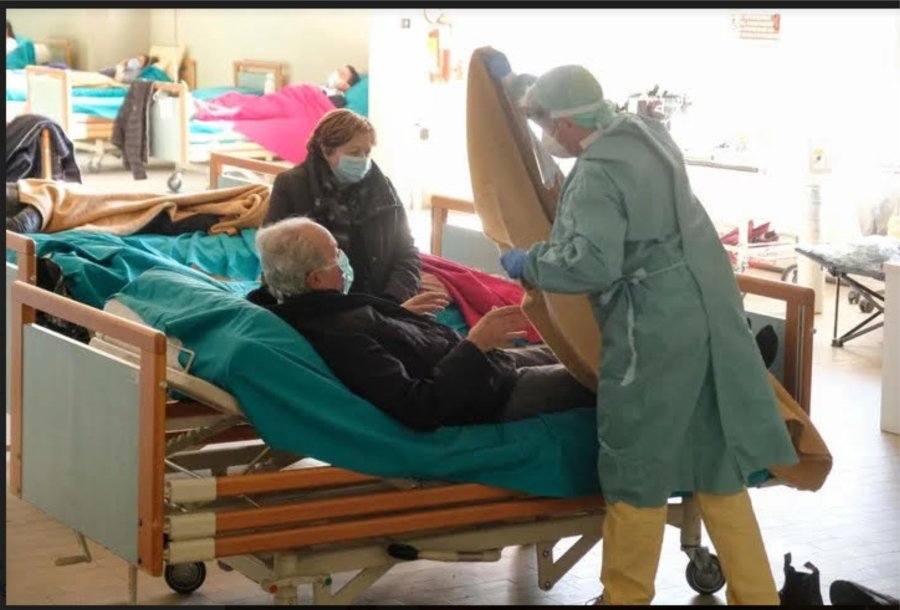 FOTO AFP ITALIA. Las camas resultan insuficientes ante el avance de la pandemia.