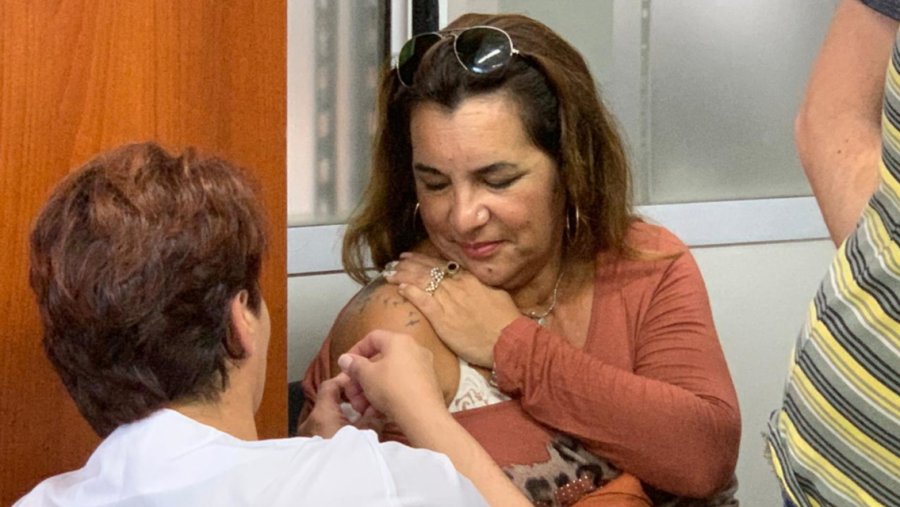 FOTO GOB.STA.FE CAMPA&Ntilde;A ANTIGRIPAL PAMI 2020. Si bien la vacuna no protege contra el Covid-19 (coronavirus), las personas mayores de 65 a&ntilde;os y los grupos de riesgo deben aplic&aacute;rsela.